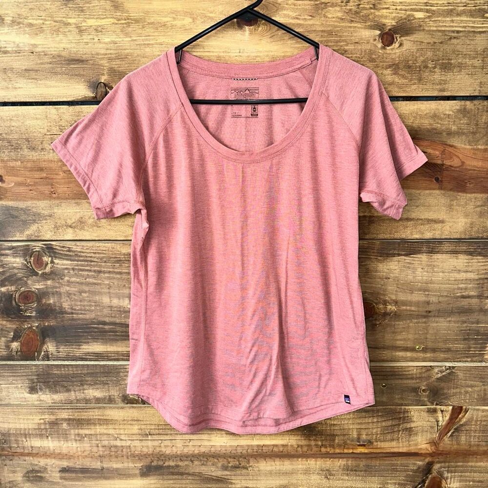 Patagonia Women's Pink and Red T-shirt